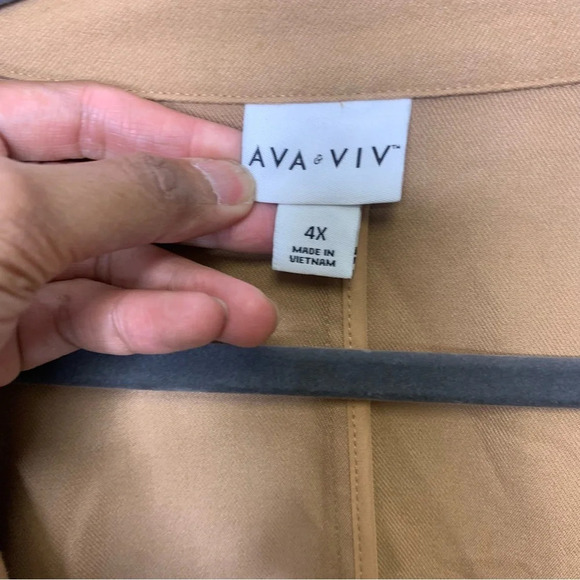 AVA & VIV Brown Plus Size One Button Neural Blazer Size 4X - Picture 11 of 12
